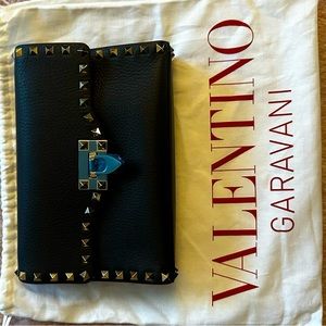 ** SOLD** Brand New Valentino Rockstud crossbody in black